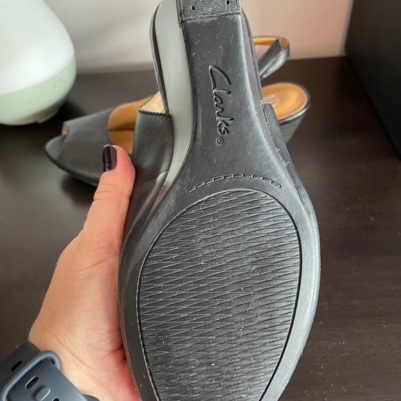 Clarks wedge, peeped toe with ankle strap sandals - Picture 4 of 6